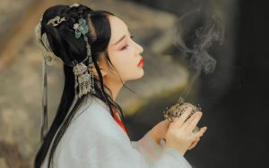 男朋友天天就知道玩游戏，都不陪我